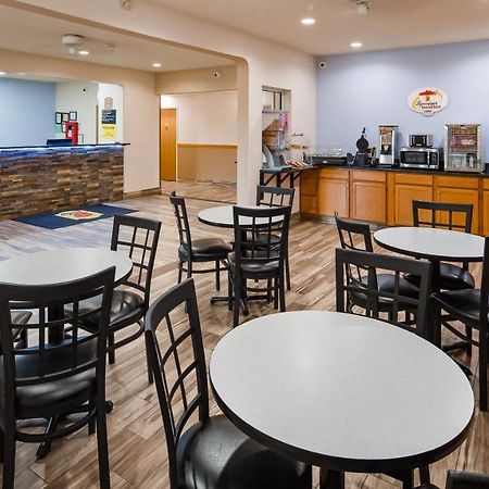 Super 8 By Wyndham Neillsville Wi Luaran gambar