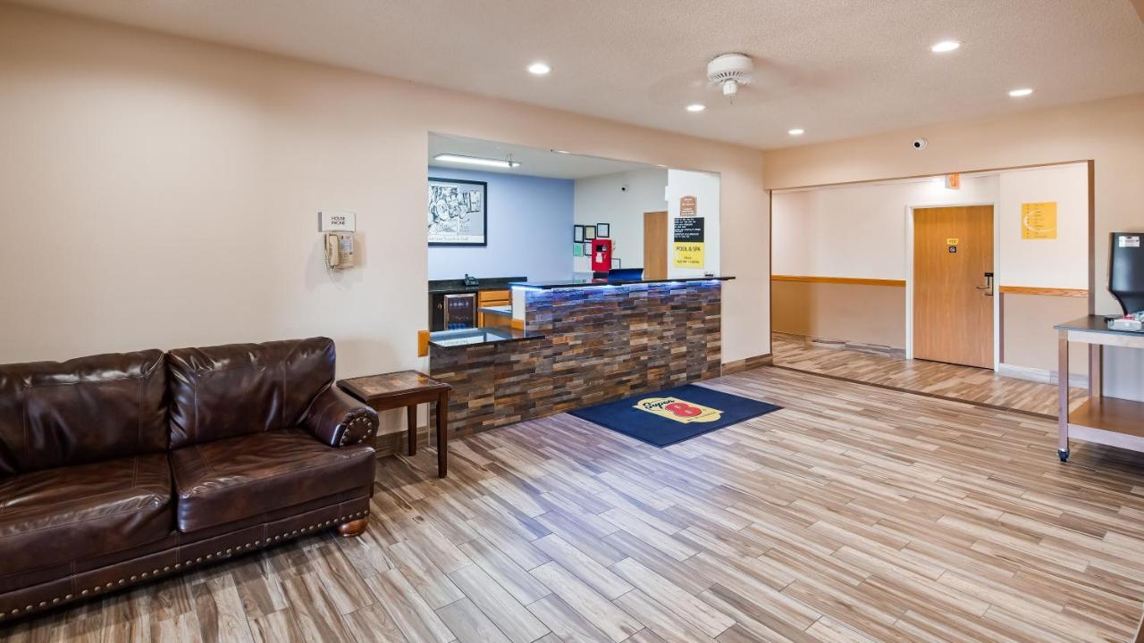 Super 8 By Wyndham Neillsville Wi Luaran gambar