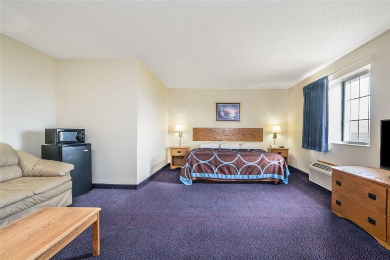 Super 8 By Wyndham Neillsville Wi Luaran gambar