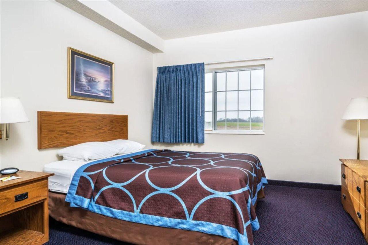 Super 8 By Wyndham Neillsville Wi Luaran gambar